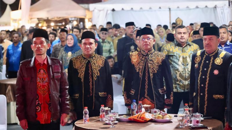 Wagub Aceh dan Utusan Khusus Presiden Hadiri HUT ke-23 Nagan Raya, Mardiono Terima Gelar Adat