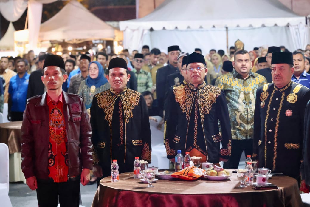 Wagub Aceh dan Utusan Khusus Presiden Hadiri HUT ke-23 Nagan Raya, Mardiono Terima Gelar Adat