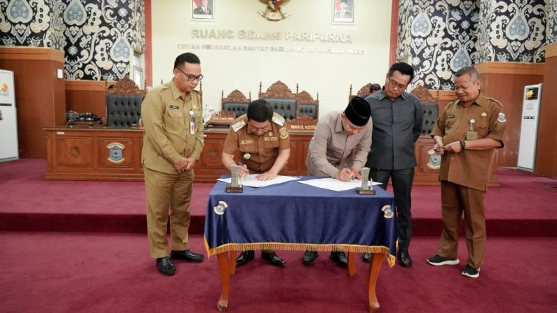 Pj M.Unu Ibnudin Sampaikan Nota Keuangan dan Raperda Tentang Perubahan APBD Kota Pangkalpinang Tahun anggaran 20225