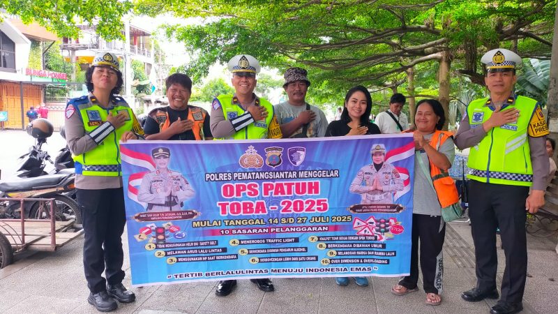 Sat Lantas Polres Pematangsiantar Sosialisasi Operasi Patuh Toba 2025 kepada Juru Parkir dan Para Pengemudi