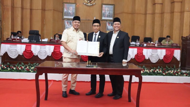DPRD Batu Bara Gelar Rapat Paripurna Pendapat Akhir Fraksi dan Penandatanganan Persetujuan Bersama Atas Laporan Ranperda RPJMD 2025 – 2029