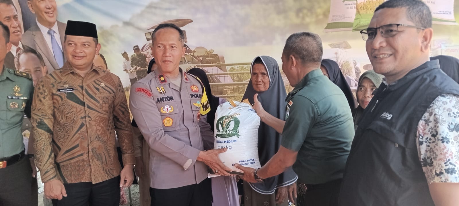 Pemkab Aceh Barat Salurkan Beras Bantuan Pangan Stabilisasi Pasokan dan Harga Pangan (SPHP)