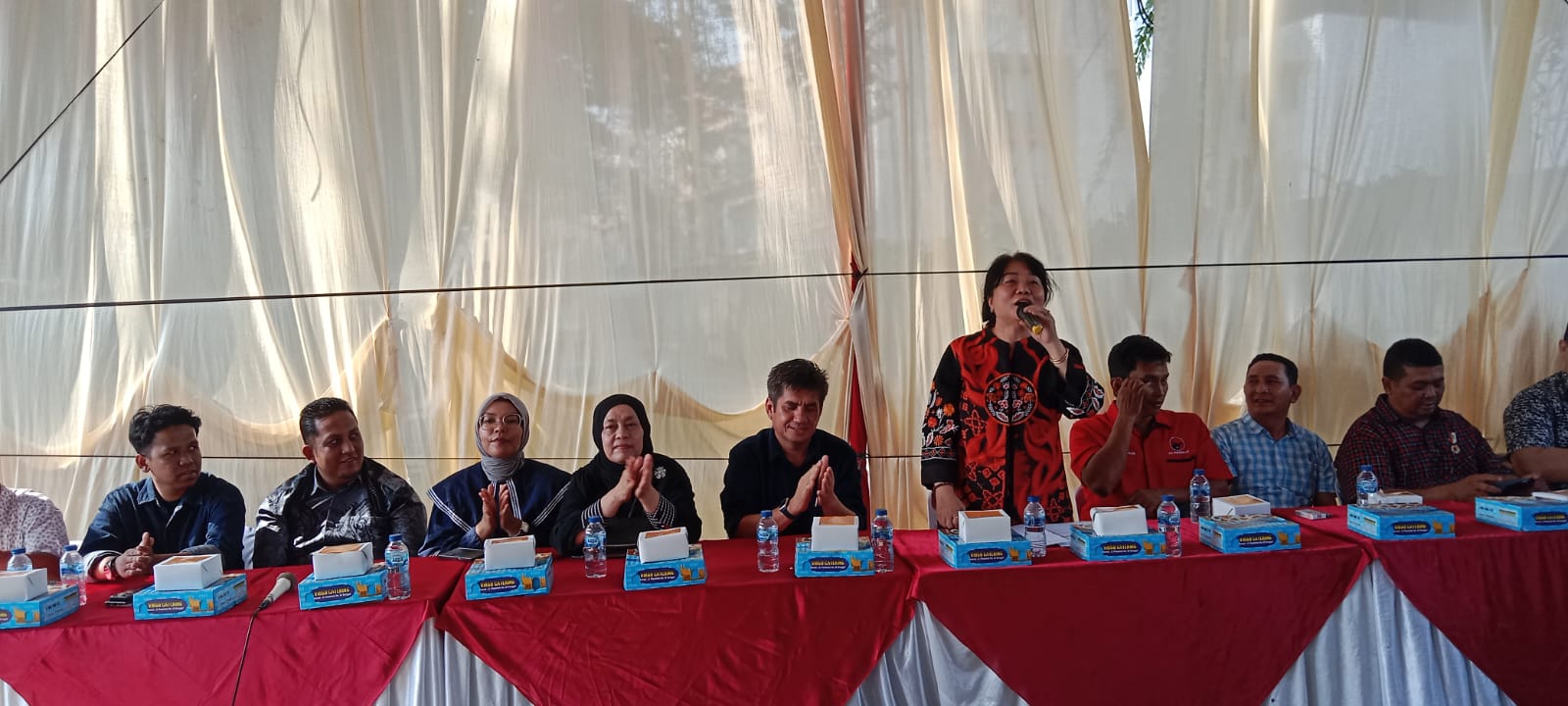 Sesi II Laksanakan Reses III, Dr.Lily Terima Aspirasi Warga Sampai Masalah TPS Yang Berdekatan dengan Lokasi Sekolah