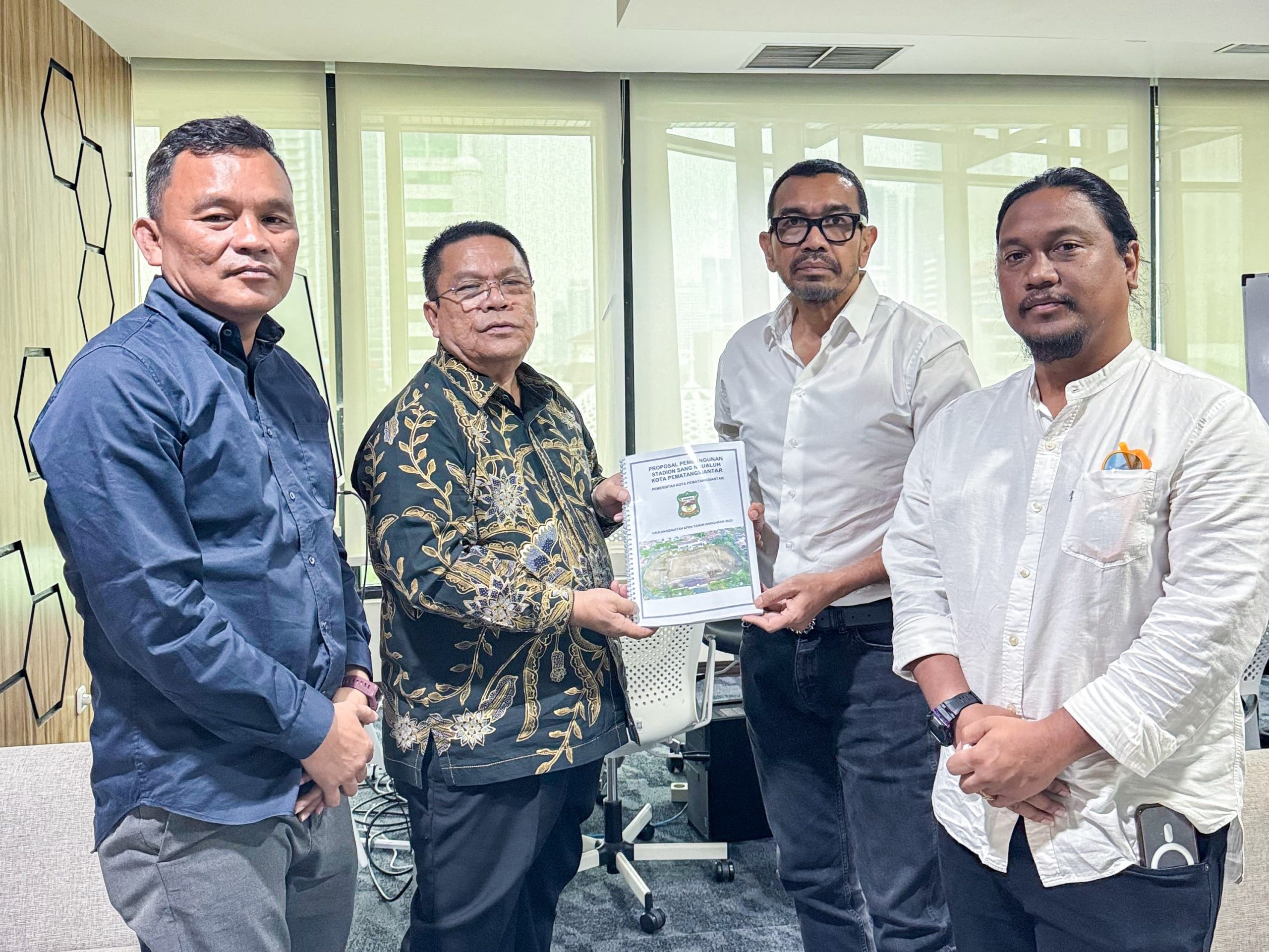 Wali Kota Pematangsiantar Temui Arya Sinulingga, Staf Khusus Menteri BUMN Bidang Komunikasi Publik