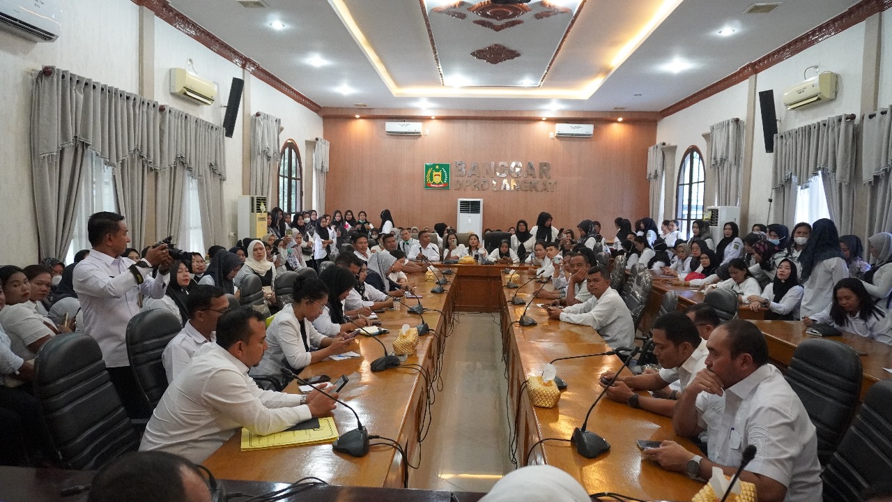 Tenaga Kesehatan dan Guru Honorer Sampaikan Aspirasi ke DPRD Langkat Terkait Skema Kerja Paruh Waktu