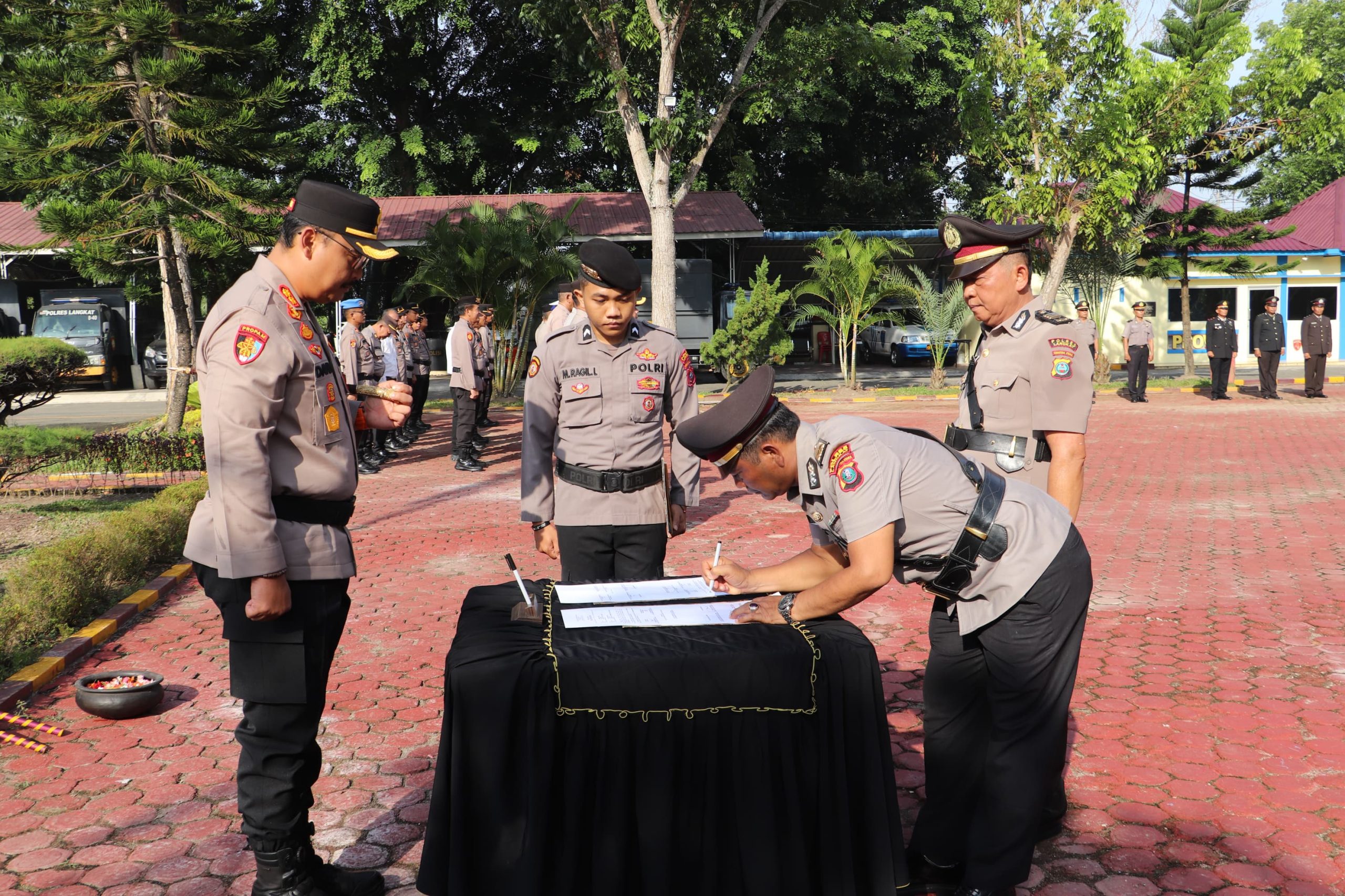 Sertijab Kapolsek Hinai dan Kasi humas di Pimpin Kapolres Langkat AKBP David Triyo Prasojo, S.H, S.I.K, M.Si