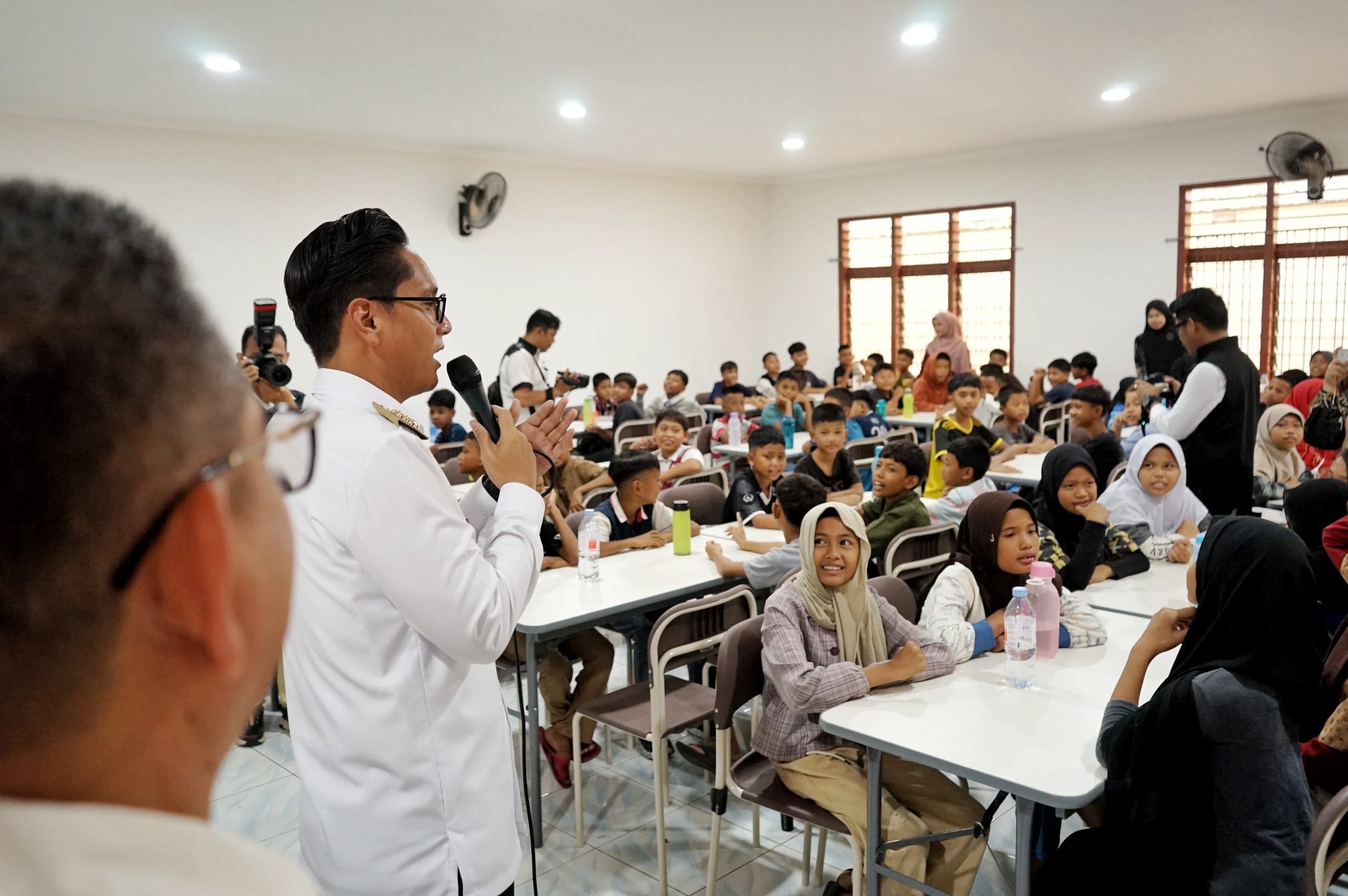 Tinjau Sekolah Rakyat Kota Medan, Rico Waas Ingatkan Siswa Rajin Belajar Untuk Menggapai Cita-Cita