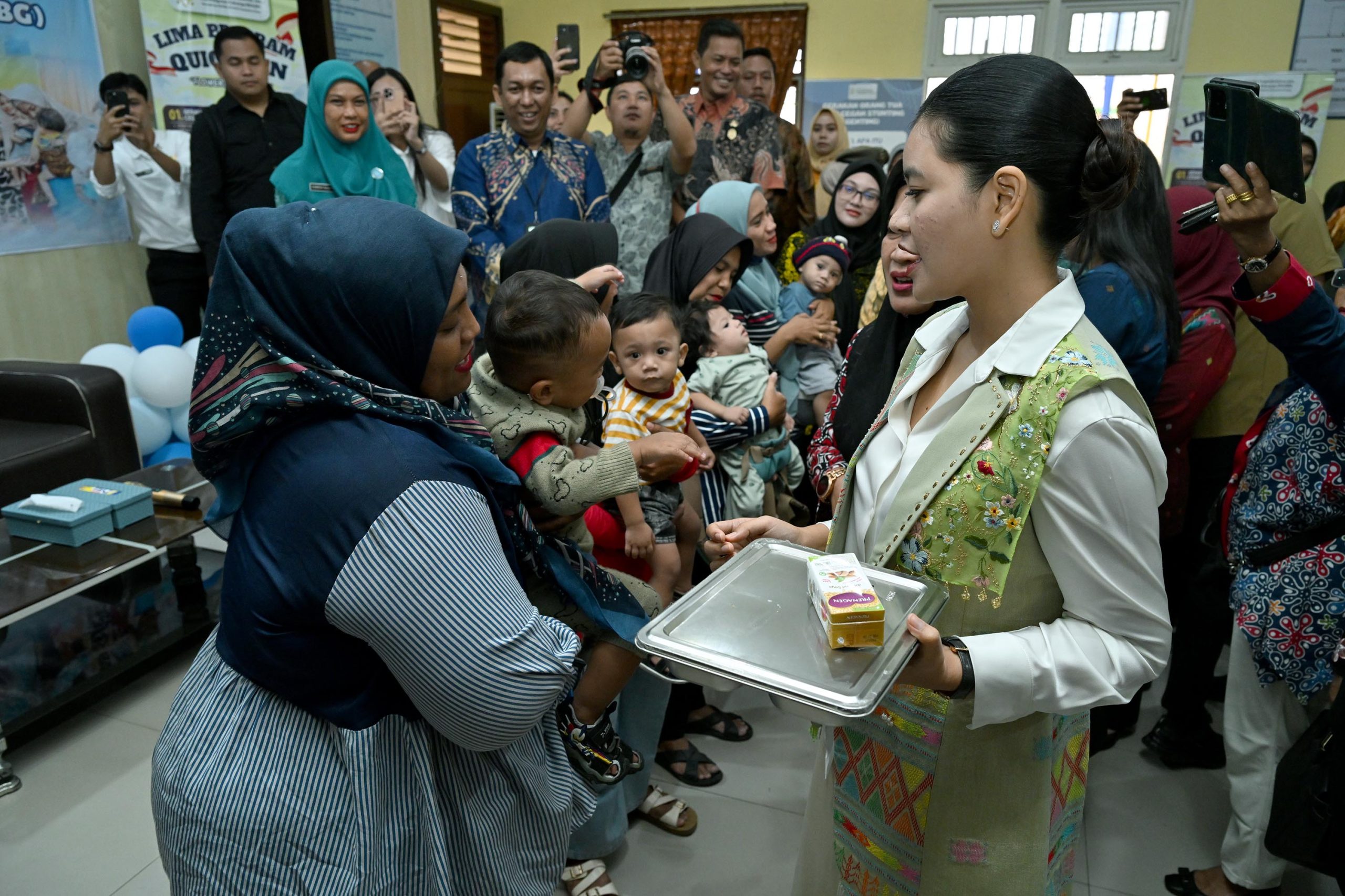 Ketua TP PKK Sumut Kahiyang Ayu Tinjau Pemberian MBG di Medan Amplas