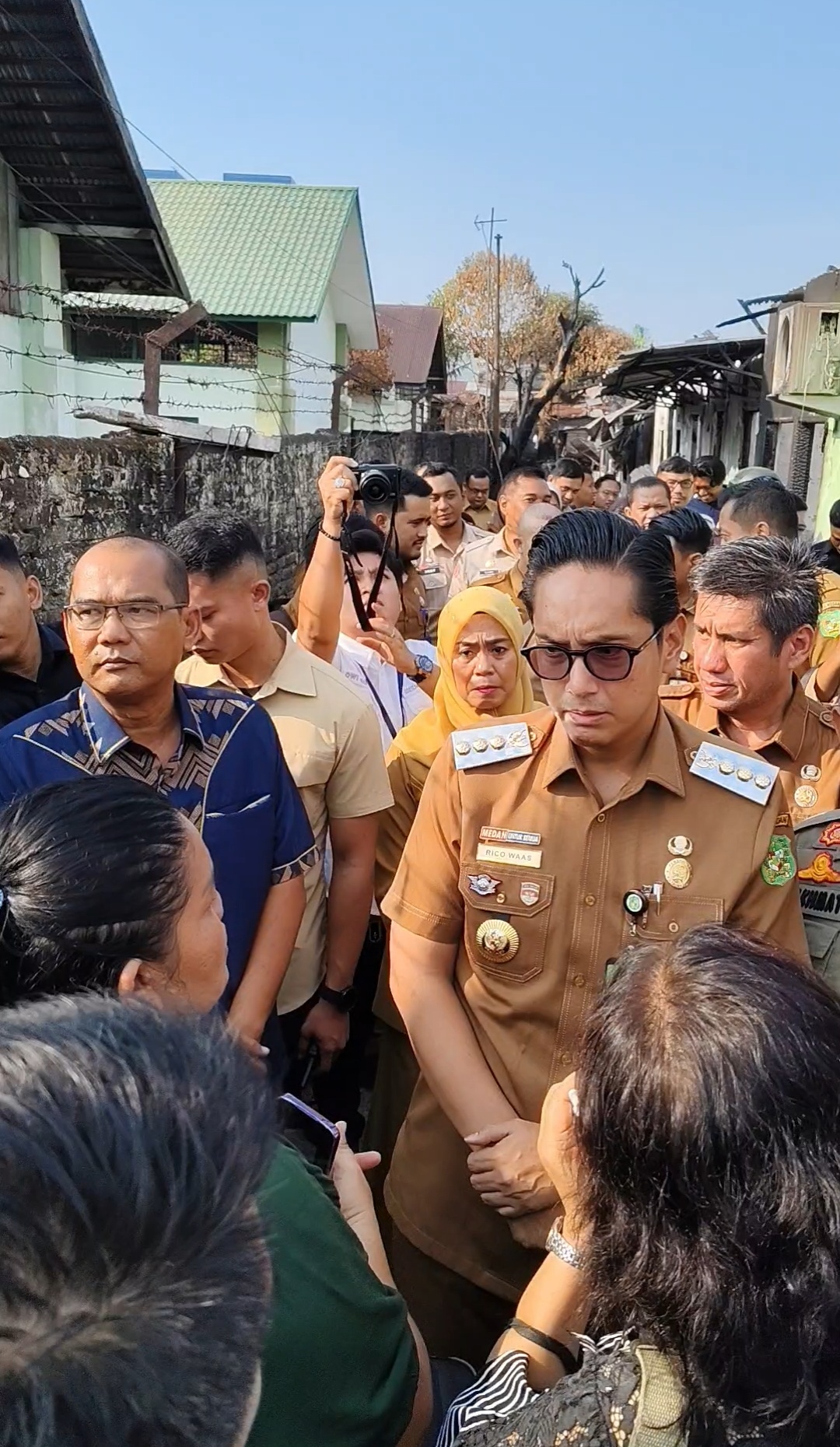 Antonius Tumanggor Dampingi Walikota Medan Tinjau Rumah Warga Korban Kebakaran di Kelurahan Kesawan