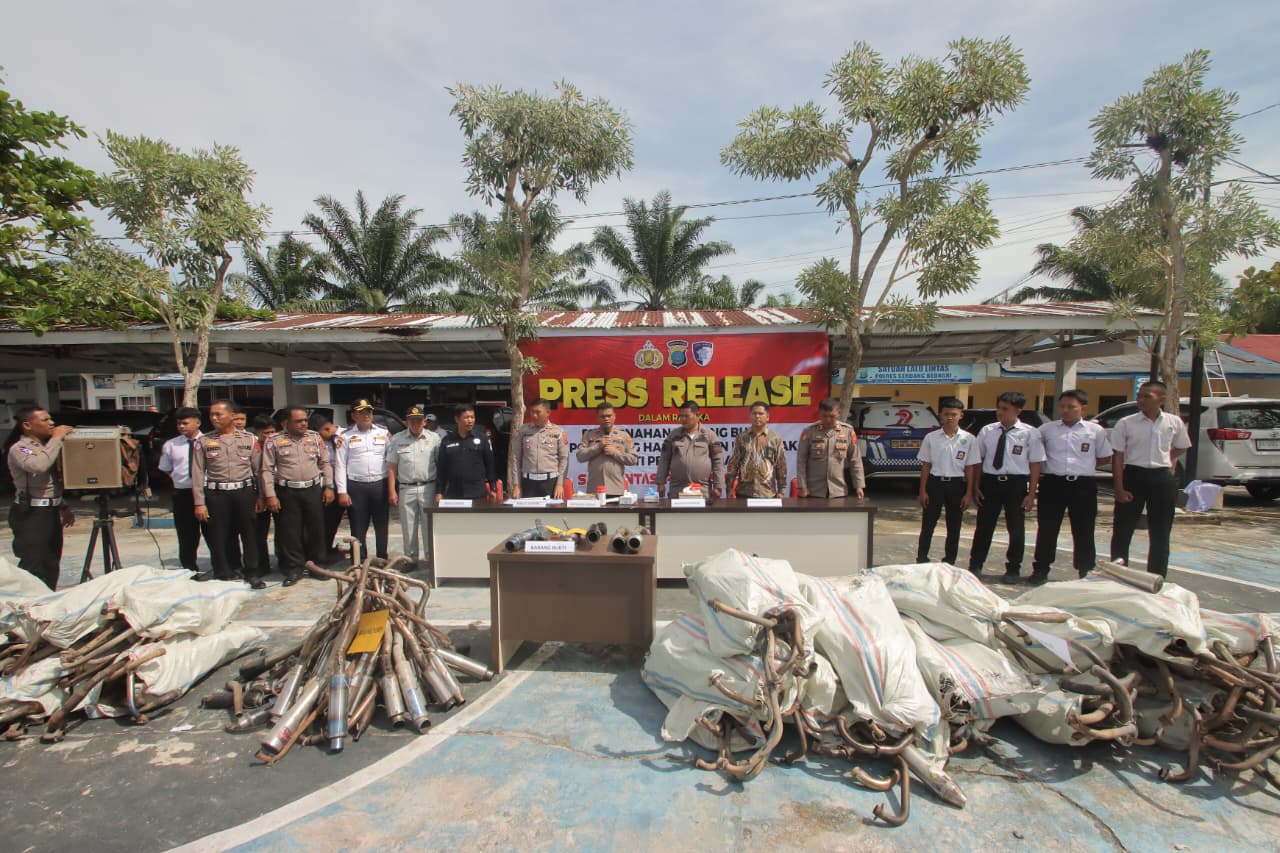 Sat Lantas Polres Sergai Musnahkan 497 Knalpot Brong Hasil Ops Patuh Toba 2025
