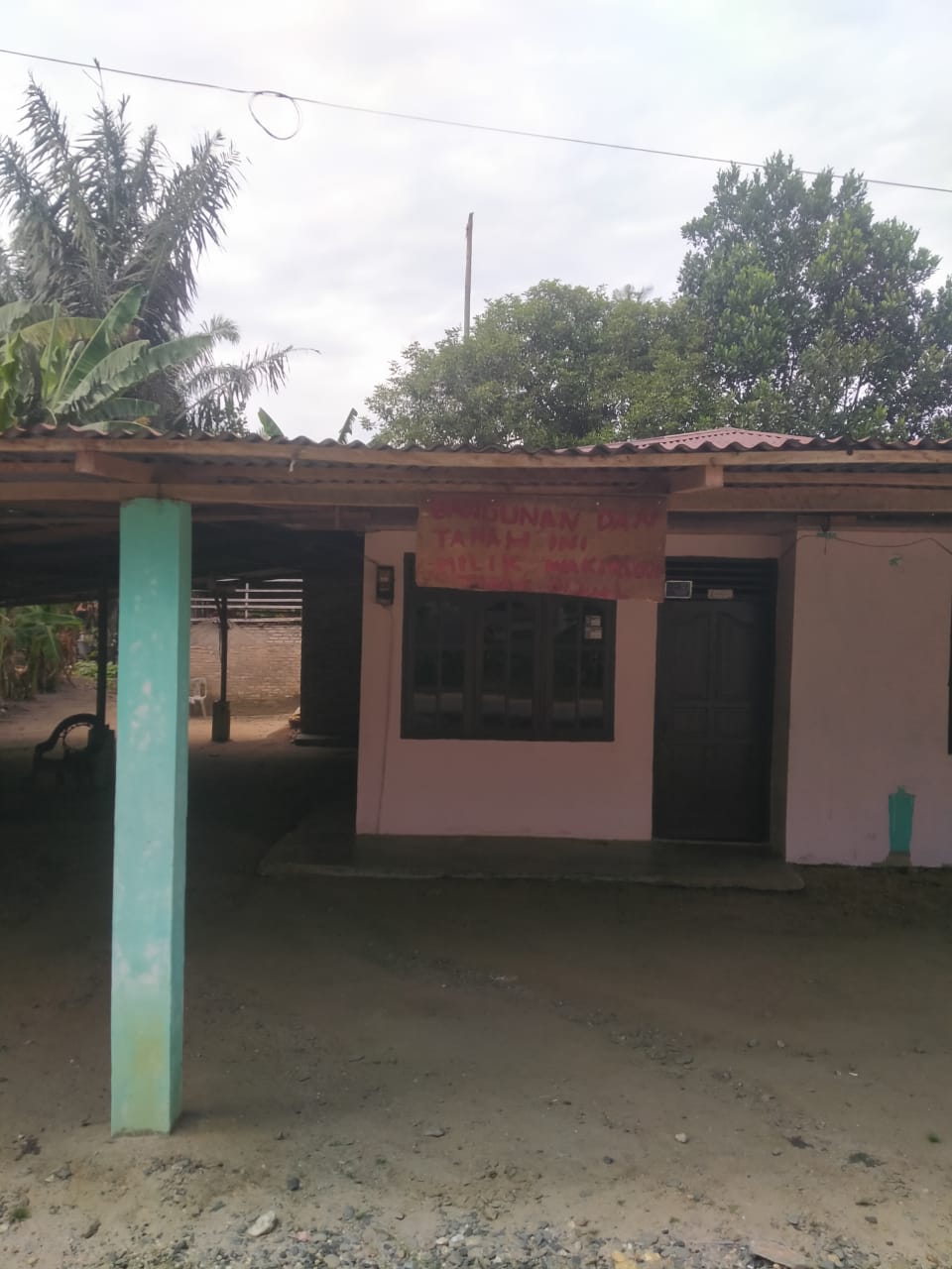 Anak Ingin Menjual Rumah Orangtuanya, Pak Wakimun Pasang Plang Dengan Tulisan ‘Bangunan Dan Tanah Ini Tidak di Jual’
