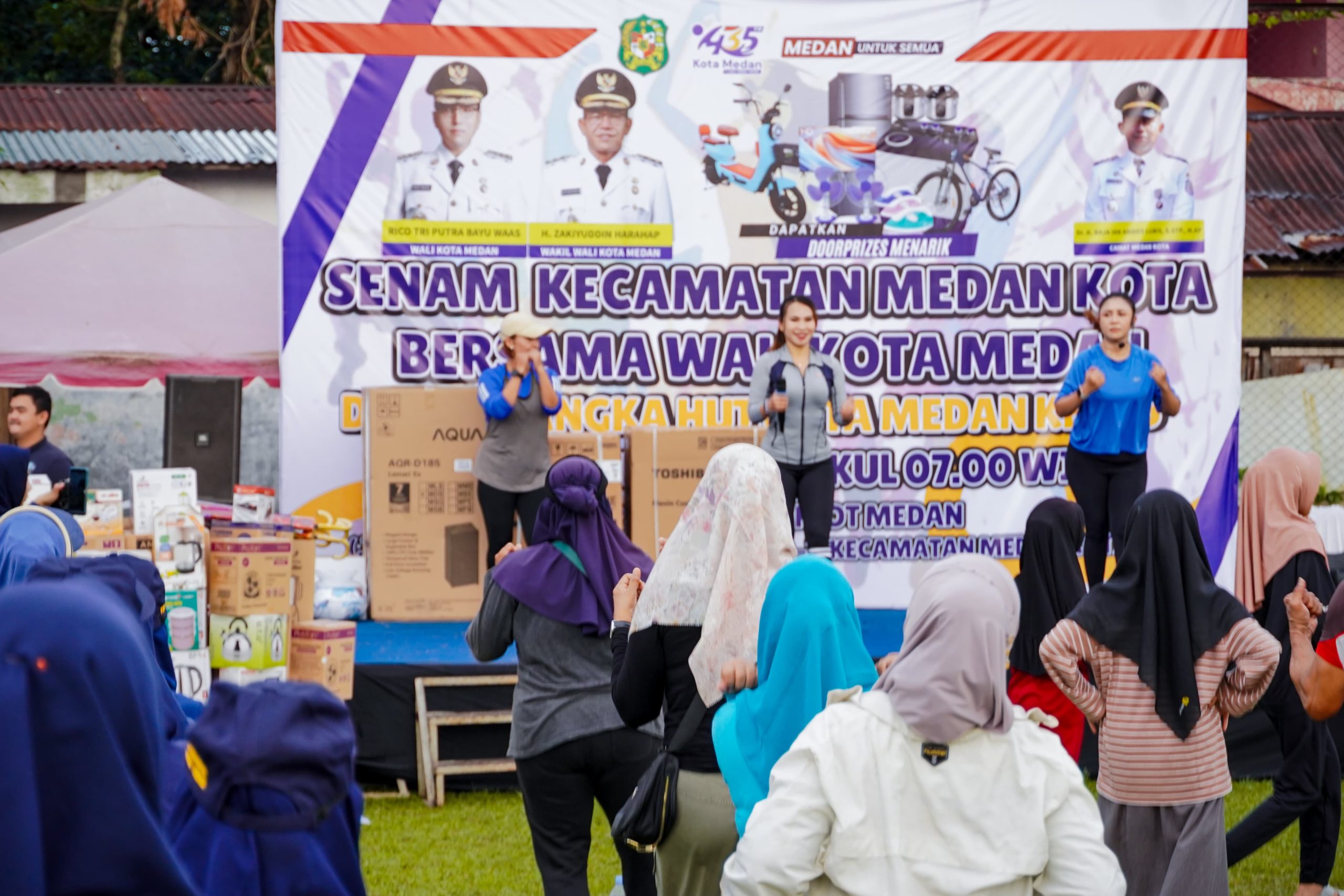 Senam Bersama Masyarakat Kecamatan Medan Kota, Rico Waas: Semoga Membahagiakan Kita Semua