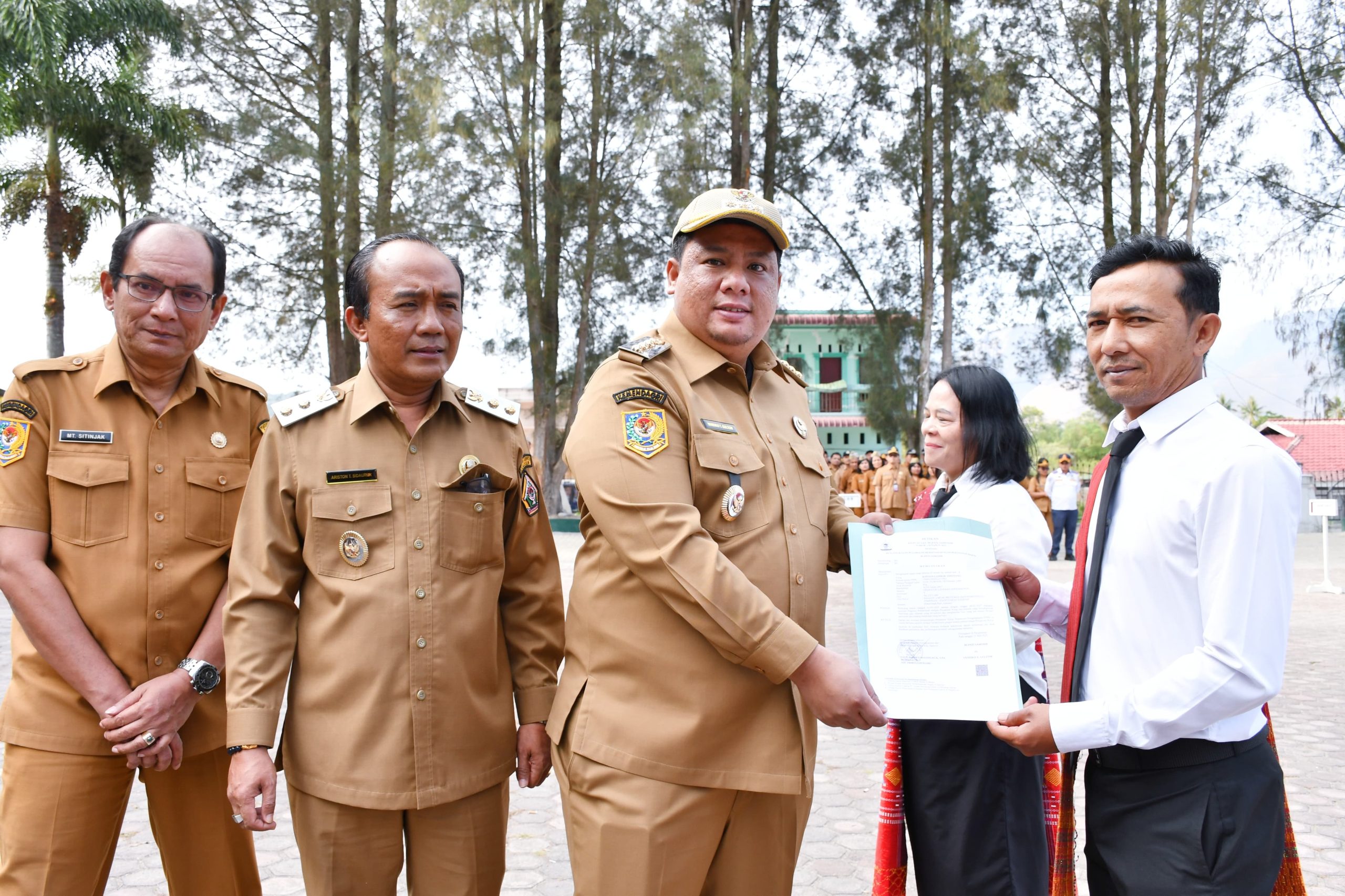 Serahkan 141 SK PPPK Formasi Tahun 2024, Bupati Samosir: Jadilah Pelayan Masyarakat yang Profesional dan Inovatif.