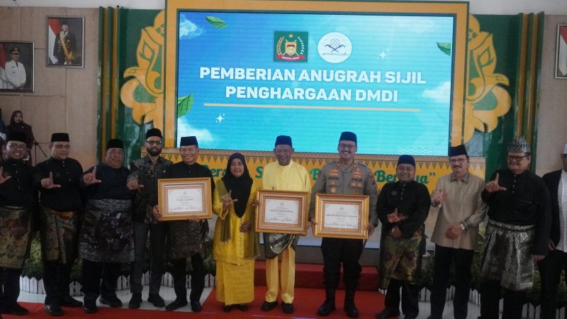 Kapolres Langkat AKBP David Triyo Prasojo, SH, S.I.K, M.Si Terima Penghargaan Sebagai Tokoh Inspiratif dari DMDI