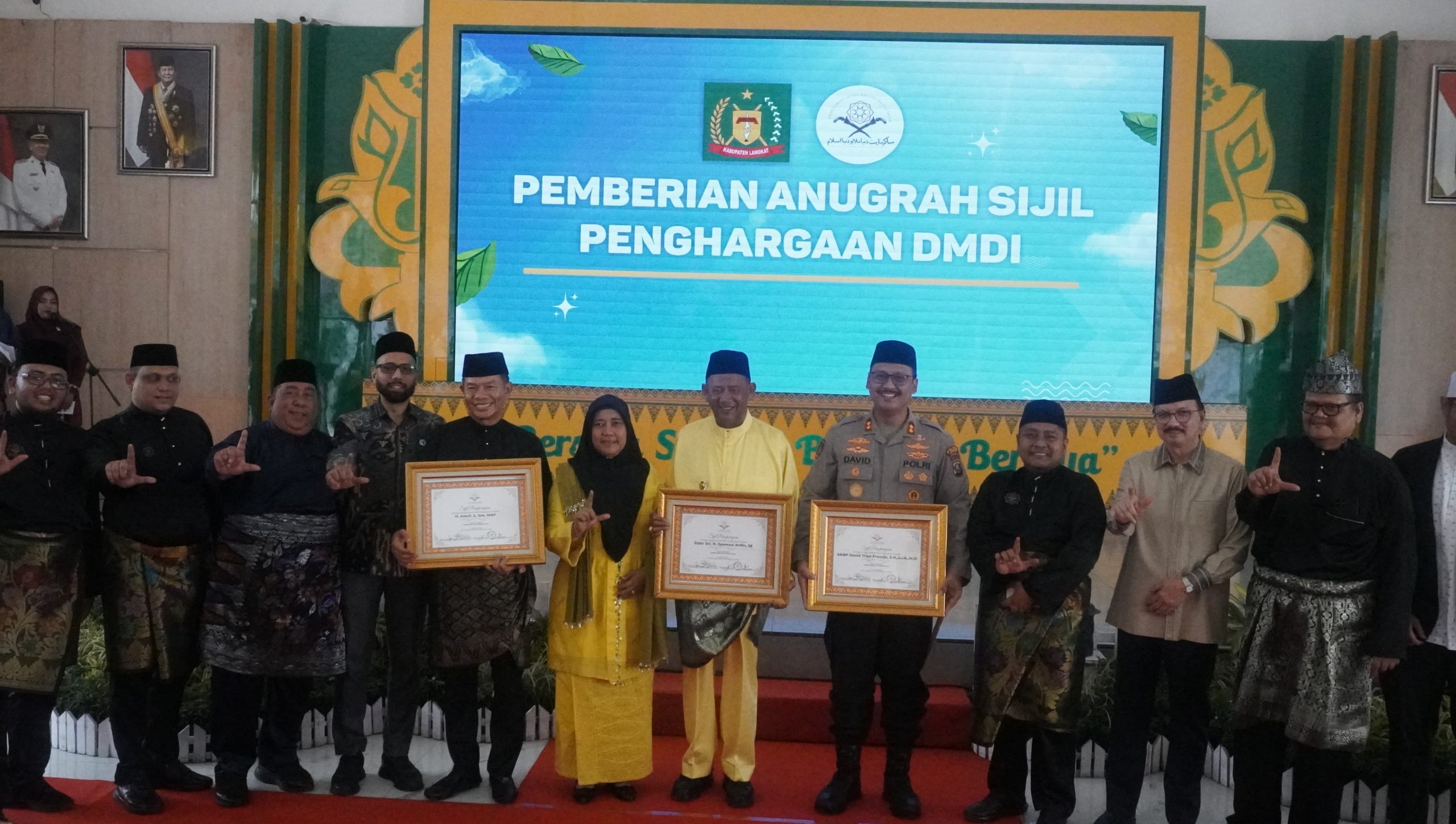 Kapolres Langkat AKBP David Triyo Prasojo, SH, S.I.K, M.Si Terima Penghargaan Sebagai Tokoh Inspiratif dari DMDI