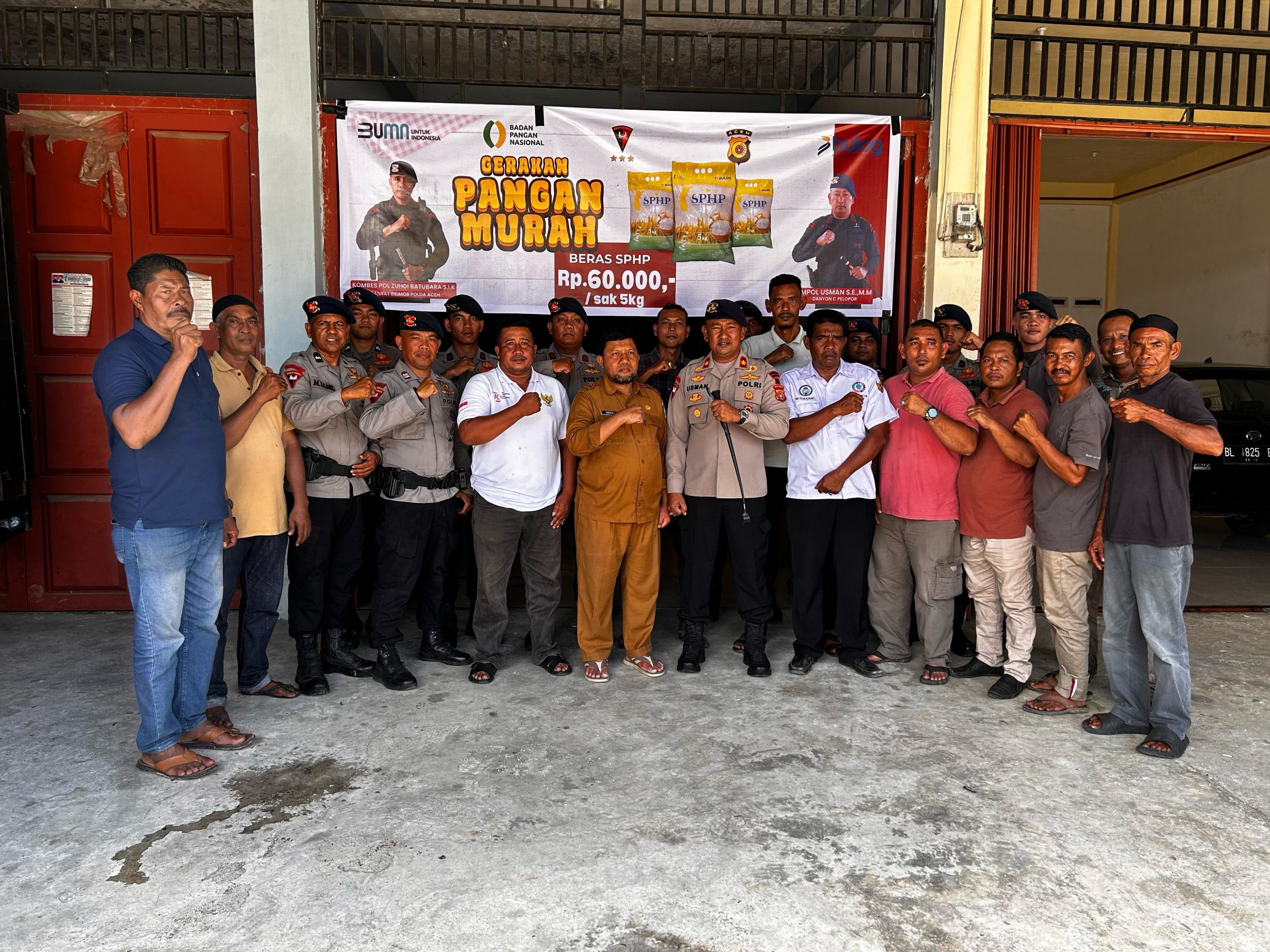 Brimob Polda Aceh Hadirkan Pasar Beras Murah,Warga Woyla Barat Antusias
