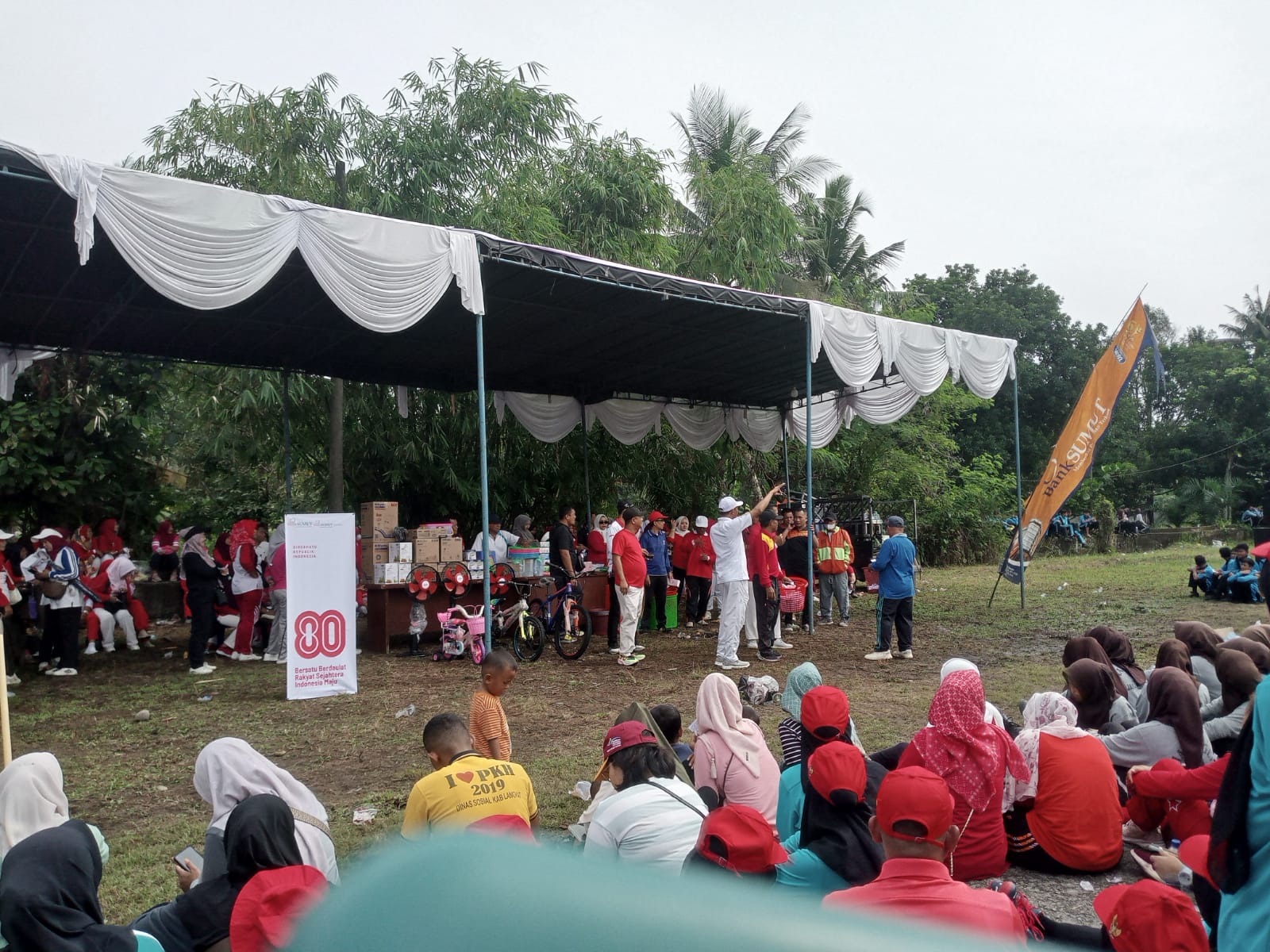 Kecamatan Binjai Kab.Langkat Laksanakan Gerak jalan santai Semarakkan Hut RI tahun 2025