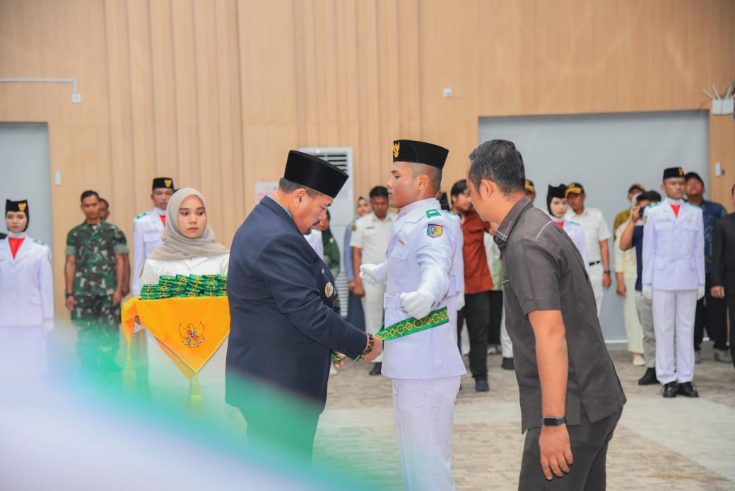 Persiapan HUT ke – 80 RI, Bupati Baharuddin Siagian Kukuhkan Paskibraka Batu Bara