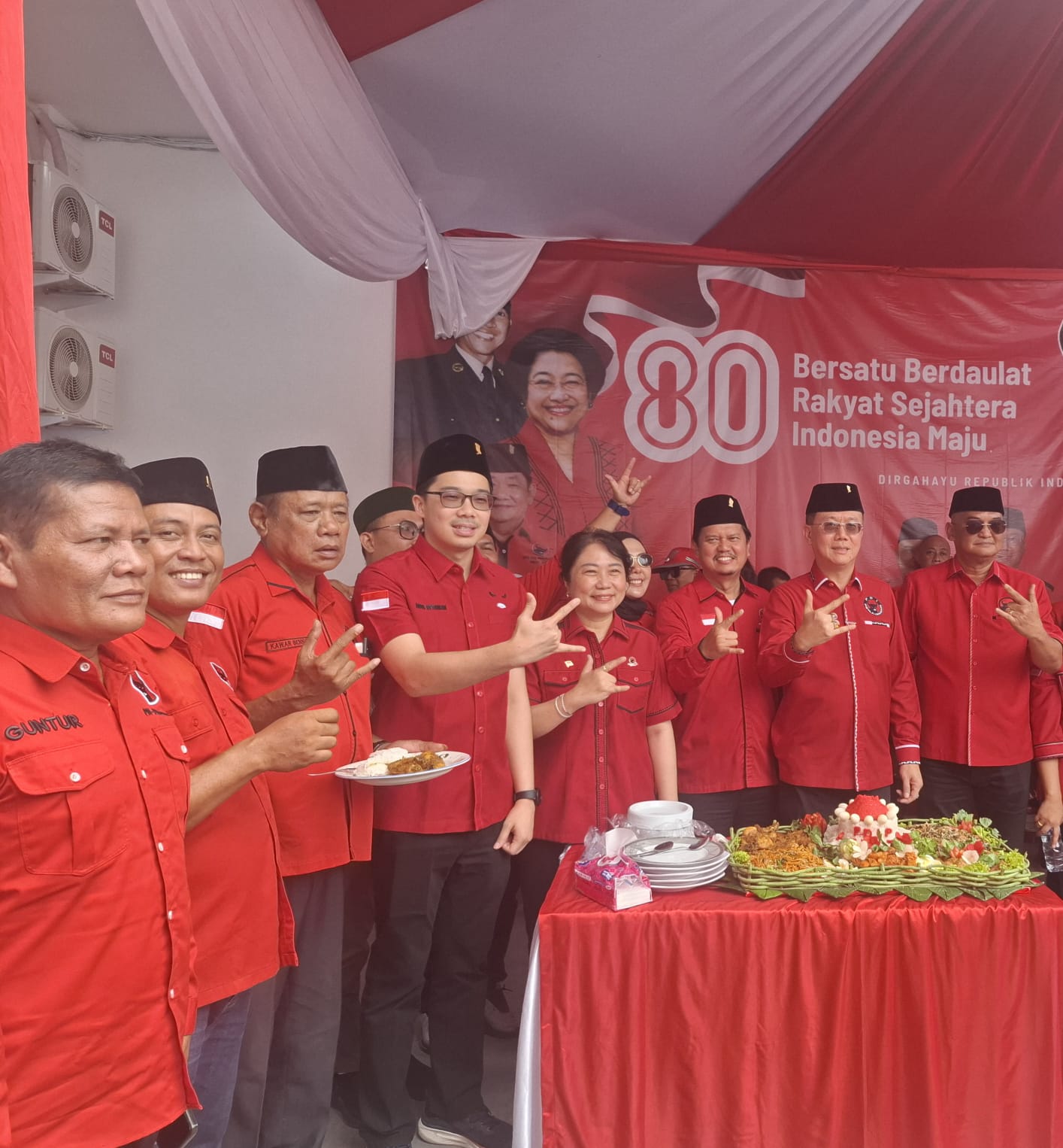 DPC PDI Perjuangan Medan Peringati HUT Kemerdekaan RI ke 80, Potong Tumpeng dan Berbagai Perlombaan Digelar 