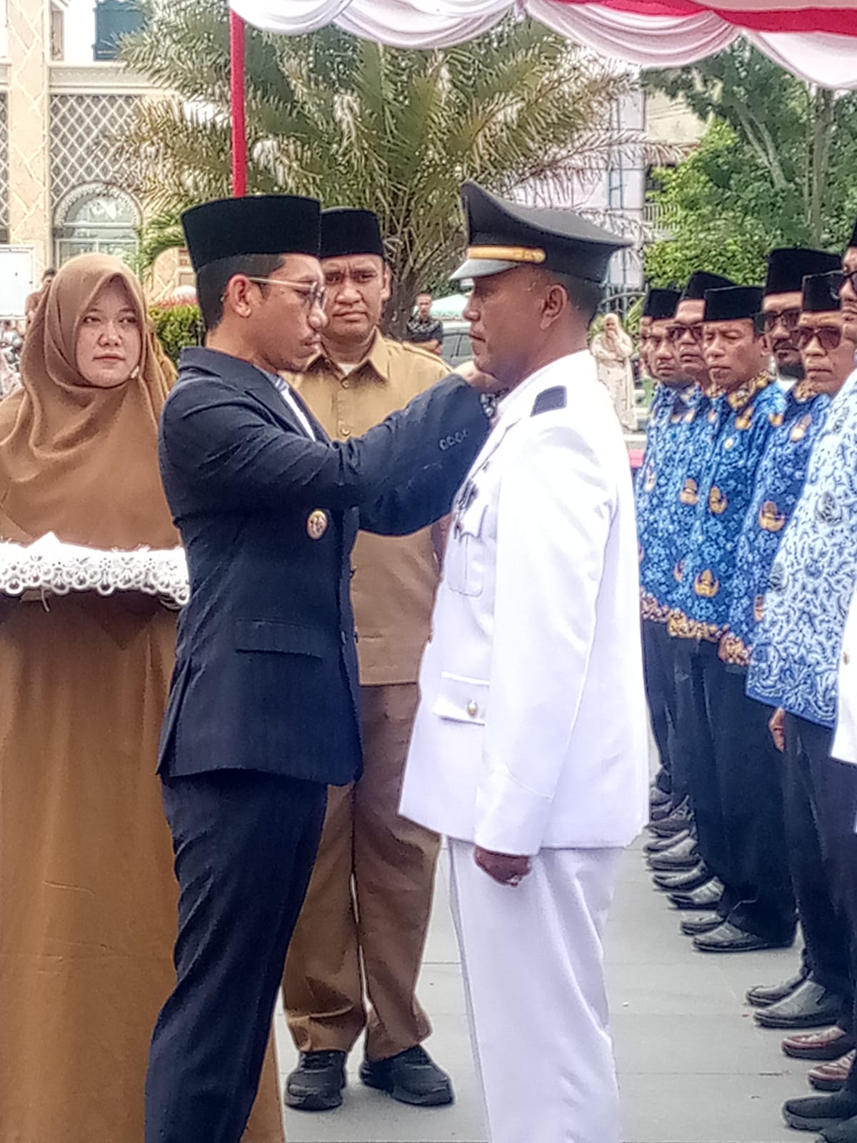 Bupati Aceh Barat, Tarmizi SP, MM, Melantik dan Mengambil Sumpah Jabatan 100 Pejabat Administrator, Pengawas, dan Fungsional di Lingkungan Pemerintah Kabupaten Aceh Barat