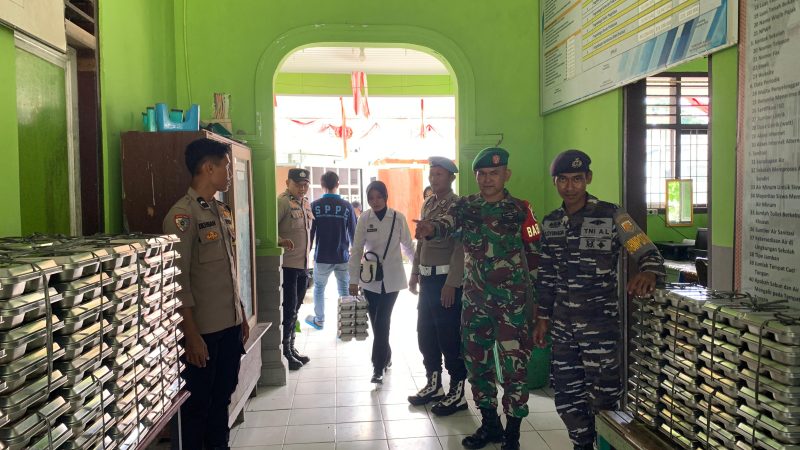 Polsek Simeulue Timur Kawal Distribusi Program Makan Bergizi Gratis untuk 2.033 Penerima