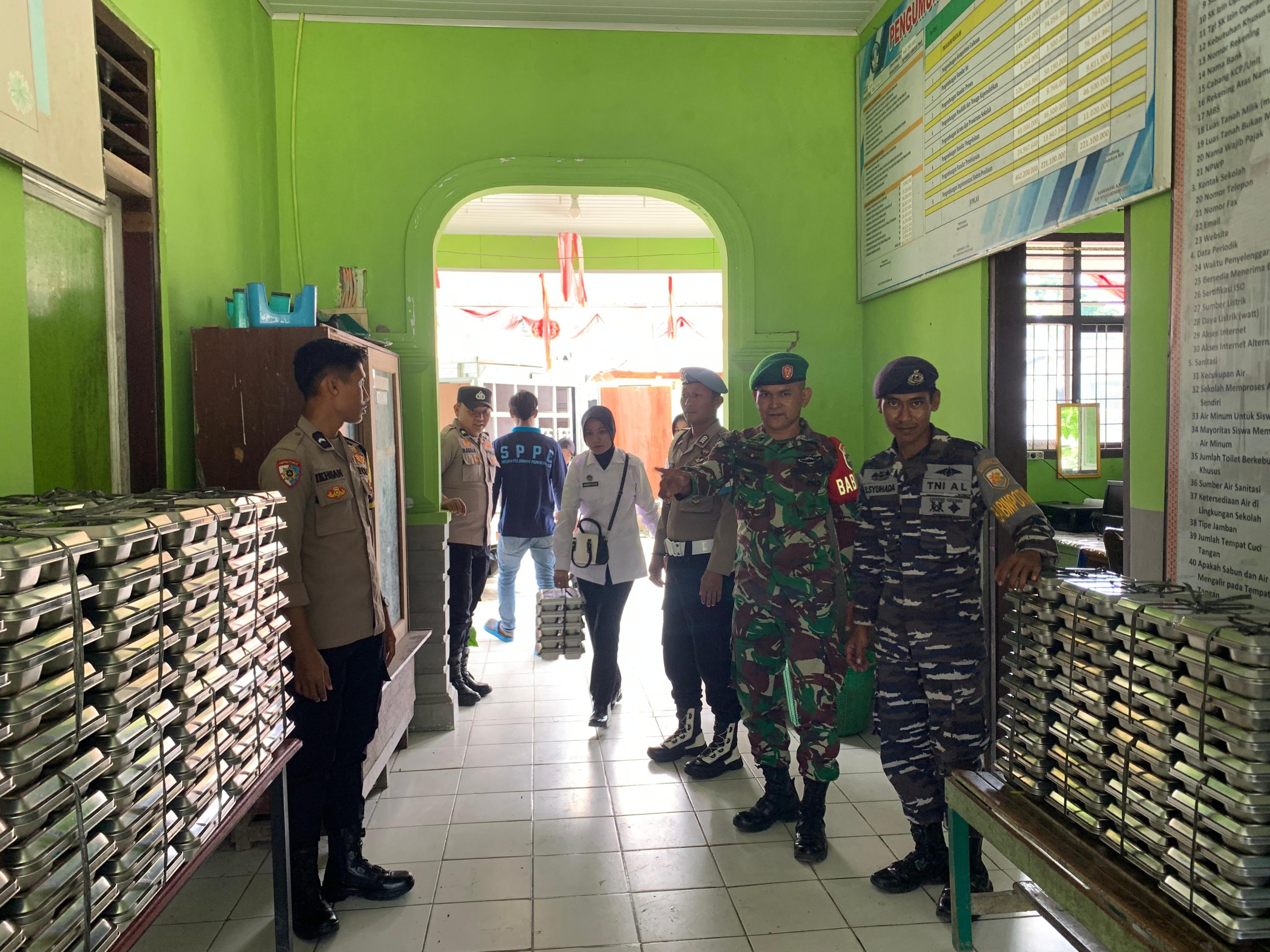 Polsek Simeulue Timur Kawal Distribusi Program Makan Bergizi Gratis untuk 2.033 Penerima