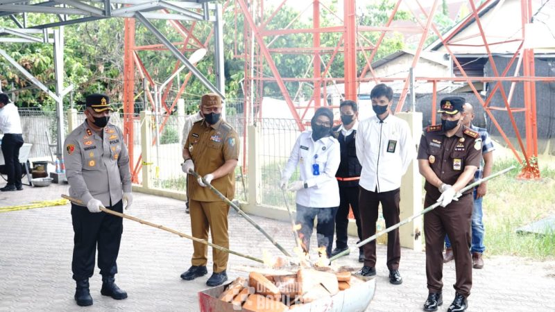 Bupati dan Wabup Bersama Kapolres Batu Bara Musnahkan Barang Bukti Narkoba
