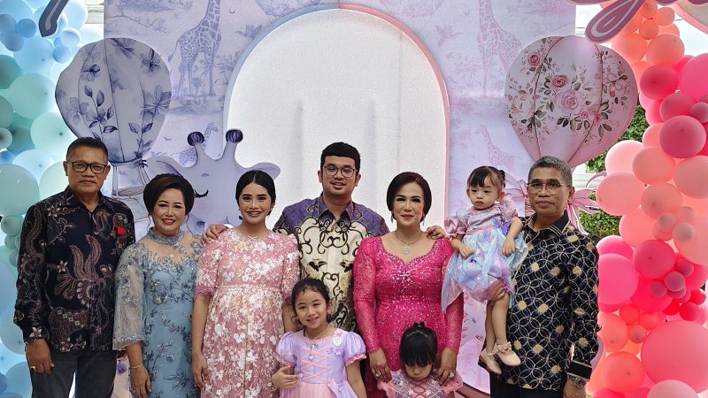 Keluarga Benny – Duma Rayakan Sukuran ‘Nambosuri’ Anak dan Menantu