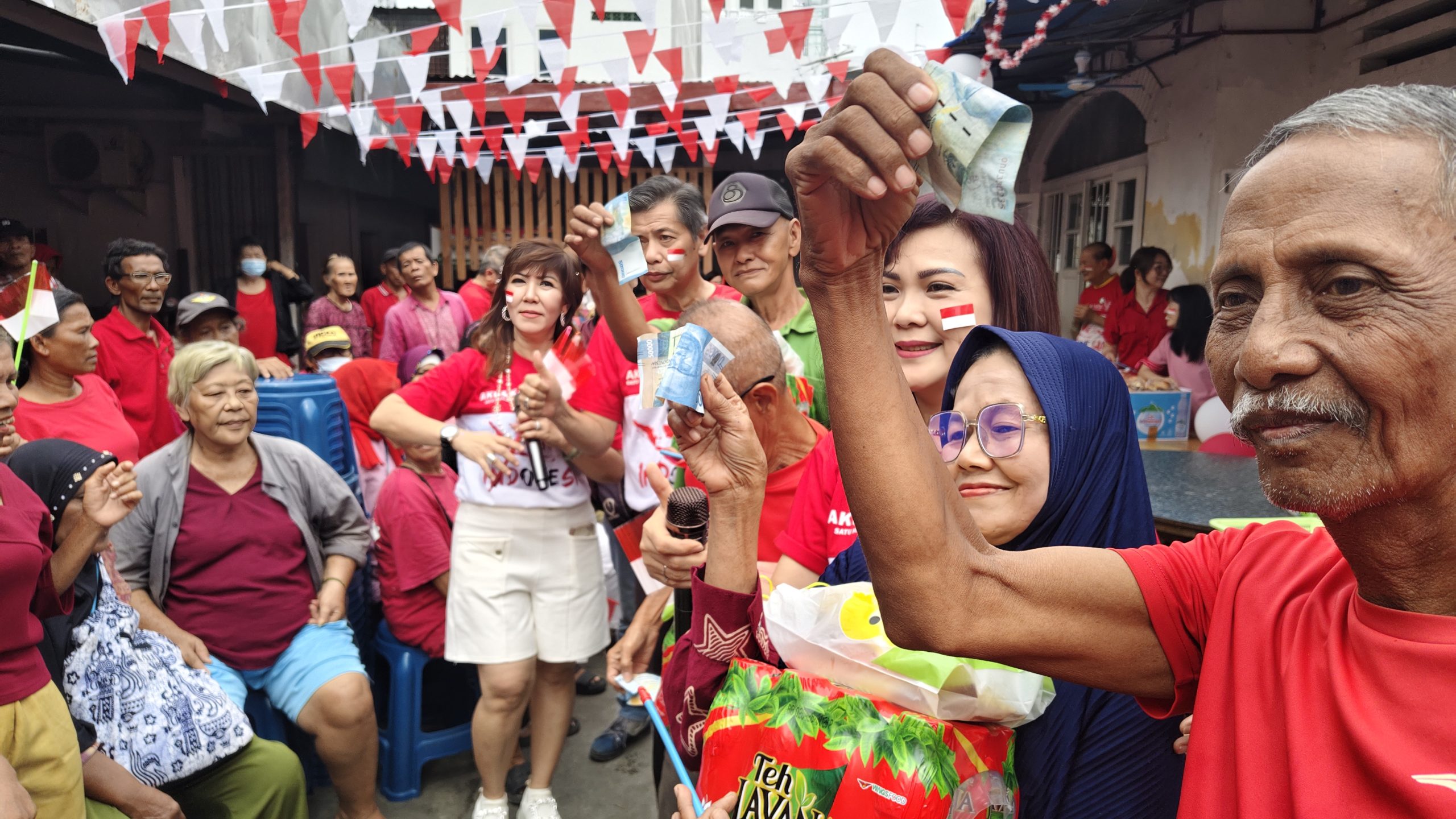 Sambut HUT Kemerdekaan RI ke 80, YLMI Beri Kejutan kepada Ratusan Lansia, Ada Kuis, Games Ketangkasan Hingga Pangkas Rambut Gratis