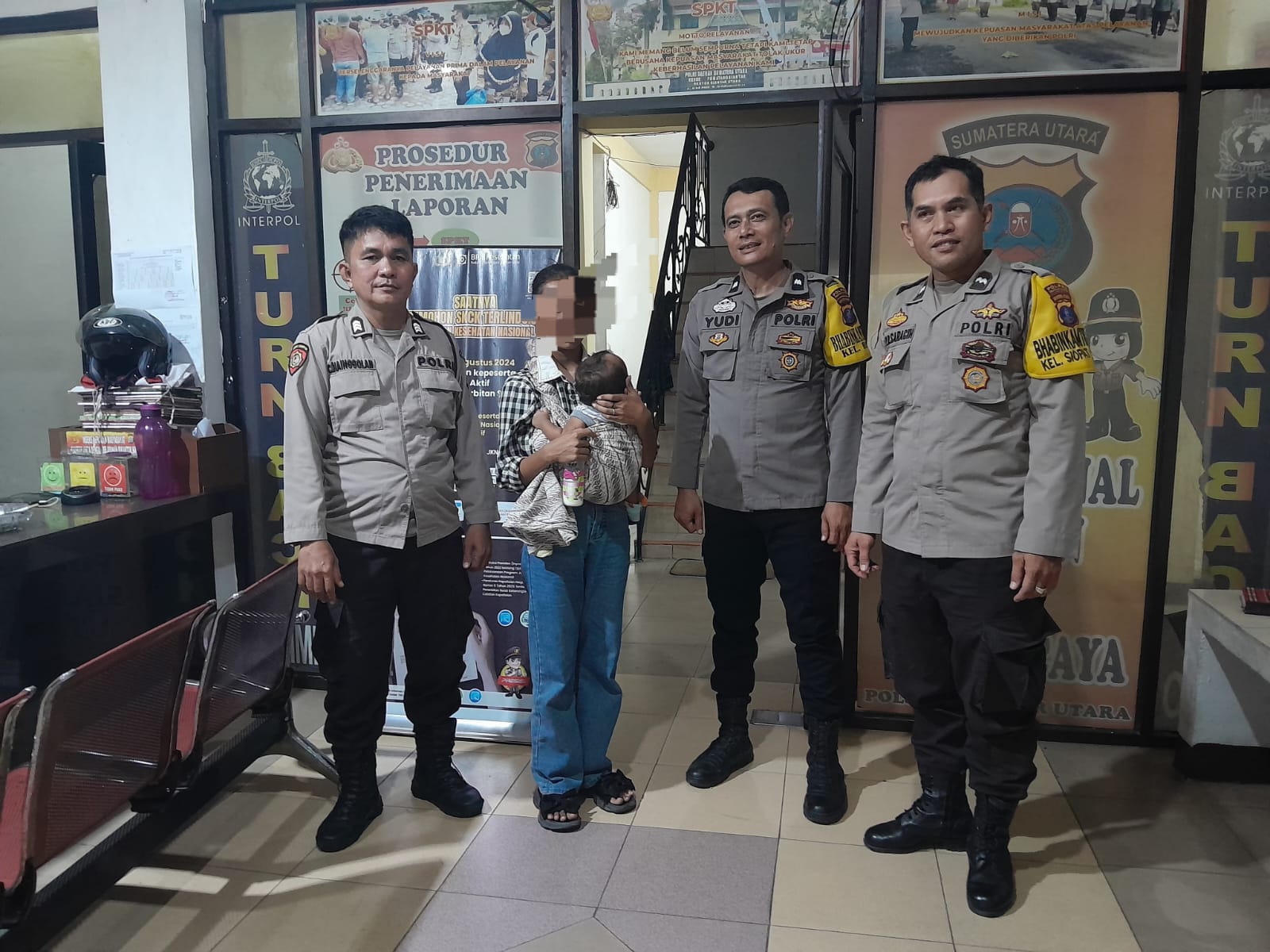 Polisi Antarkan Seorang Anak Dibawah Umur dan Bayinya Setelah Diusir Orangtua di Pematangsiantar