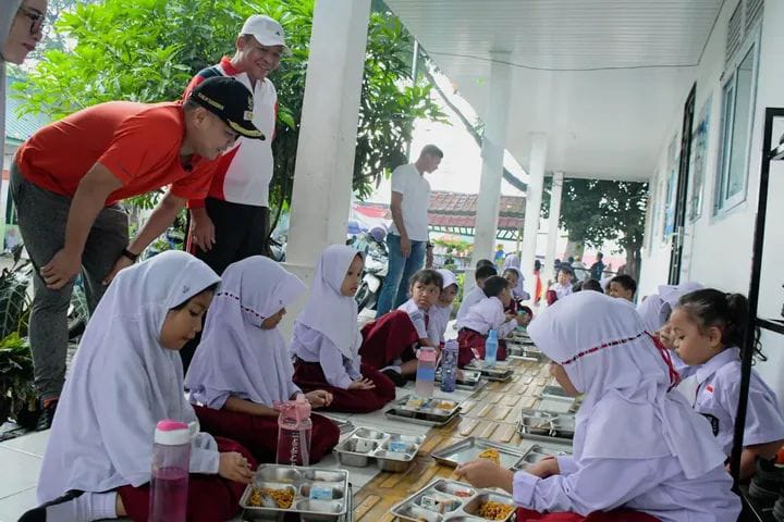 Sapa Anak-anak SDN 102041 Firdaus, Wabup Adlin : Semoga Kelak Jadi Generasi Cerdas