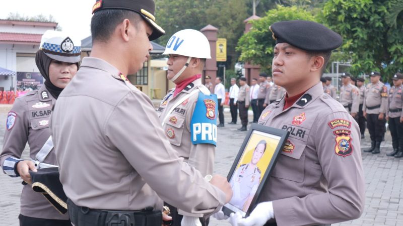 Terjerat Kasus Penipuan, Oknum Polisi Dipecat, Kapolres Inhu Pimpin Upacara PTDH