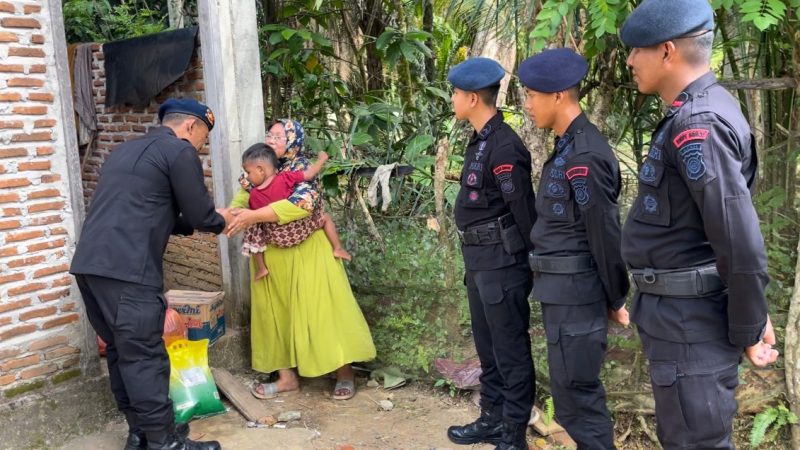 Peduli Sesama, Brimob Aceh Batalyon C Pelopor Ringankan Beban Warga Kurang Mampu