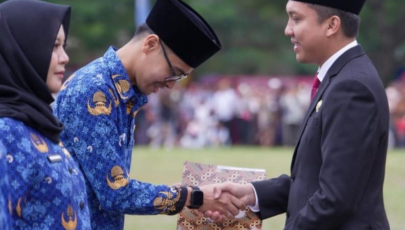 Pemkab Ogan Ilir Melantik 1.236 PPPK Di Lapangan Gedung Caram Seguguk
