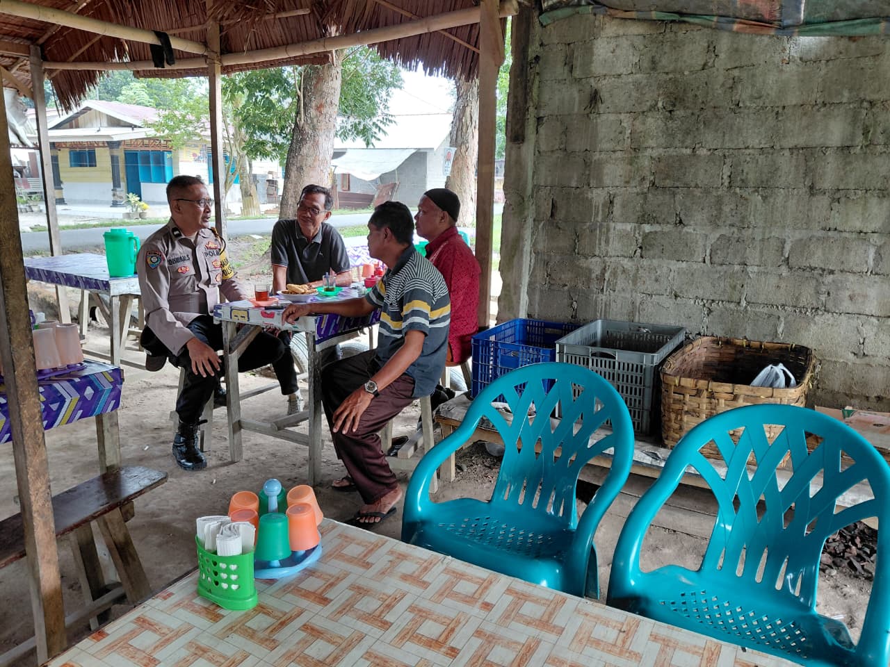 Bhabinkamtibmas Polsek Stabat Sambangi Warga Desa Banyumas