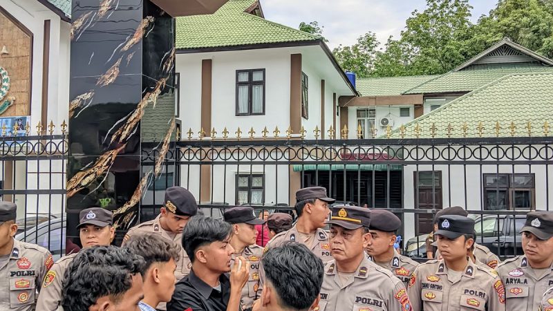 Aksi Damai, GM Grib Jaya Madina Desak Kejari Ungkap Politisi Partai Dan Mantan Bupati Diduga Ikut Nikmati Aliran Dana “Smart Village”