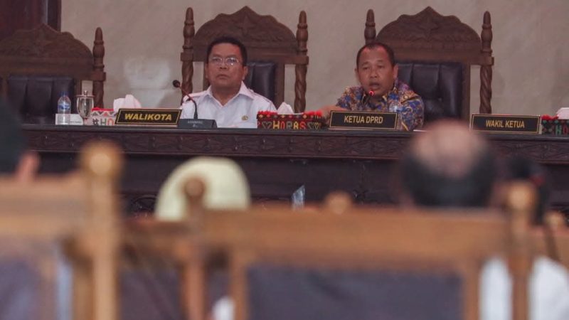 Wesly Sampaikan Pendapat Akhir Wali Kota atas Persetujuan DPRD terhadap Penetapan Perda P-APBD Kota Pematangsiantar TA 2025