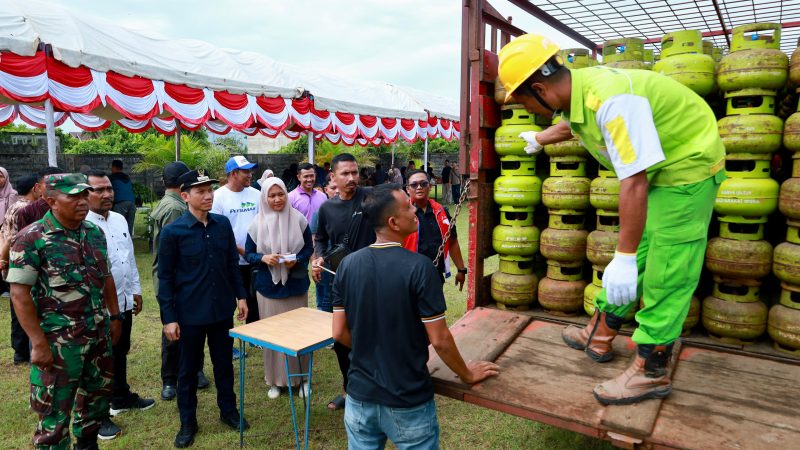 Bupati Aceh Barat, Resmi Membuka Pasar Tani yang Digelar Tim Pengendali Inflasi Daerah (TPID) di Desa Seuneubok