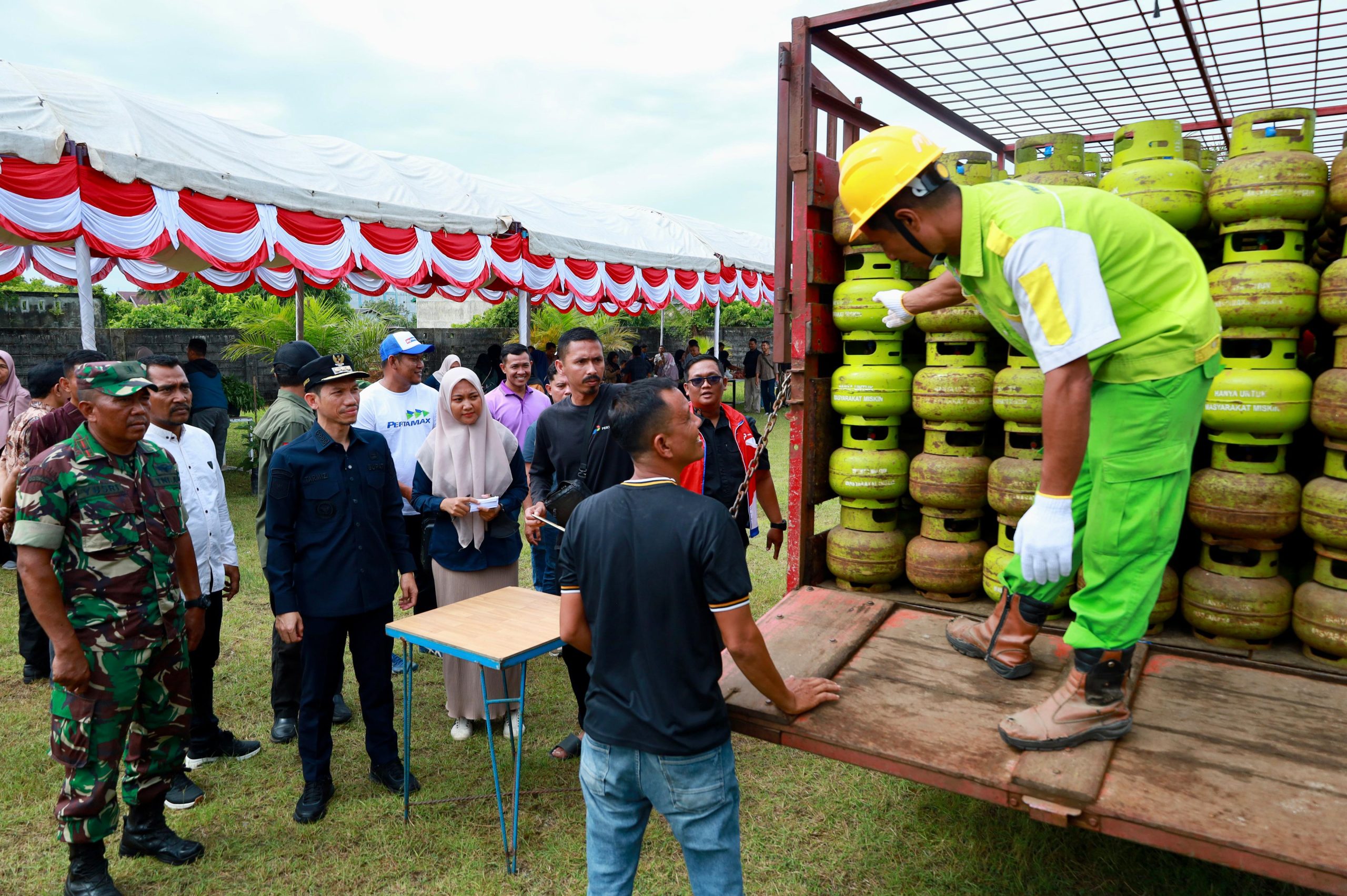 Bupati Aceh Barat, Resmi Membuka Pasar Tani yang Digelar Tim Pengendali Inflasi Daerah (TPID) di Desa Seuneubok