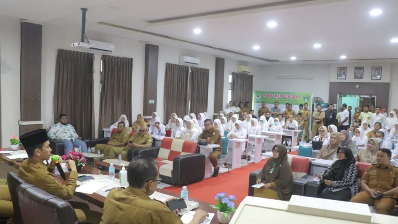 Perkuat Disiplin dan Mutu Pelayanan Kesehatan, Bupati dan Wakil Bupati Pimpin Apel Pagi di RSUD Cut Nyak Dien