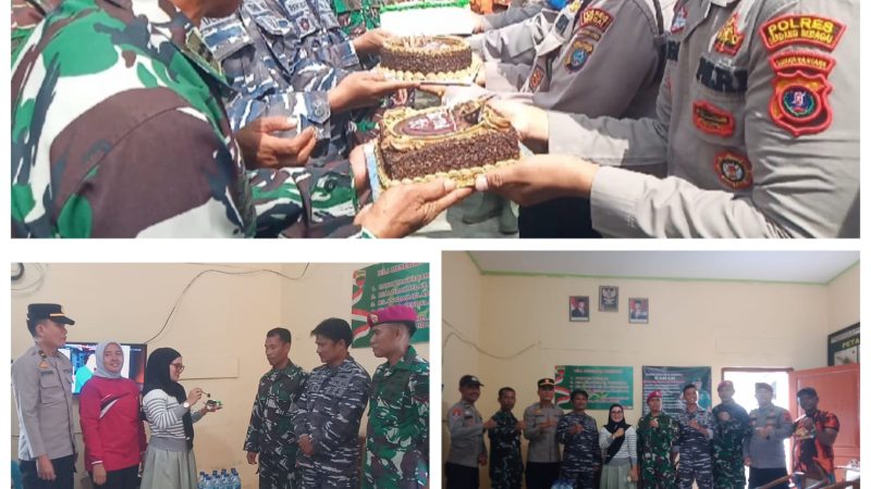 Kemeriahan HUT TNI ke-80, Forkopimcam Beri Kue Ultah Kepada Koramil 11/TB