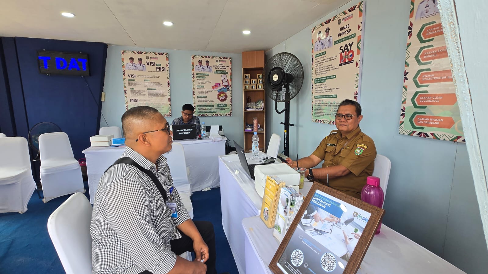 Stand Pemkab Asahan Sediakan Pelayanan Publik di PSBD ke-VI Tahun 2025