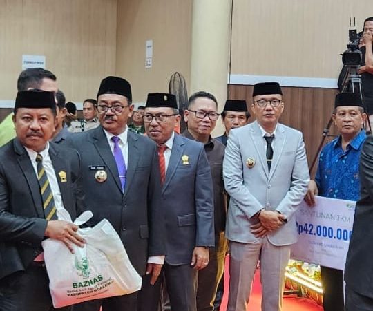 Penyerahan Klaim Kematian 3 Peserta Jamsostek Warnai Rapat Paripurna DPRD Boalemo Memperingati HUT Ke-26 Kabupaten Boalemo
