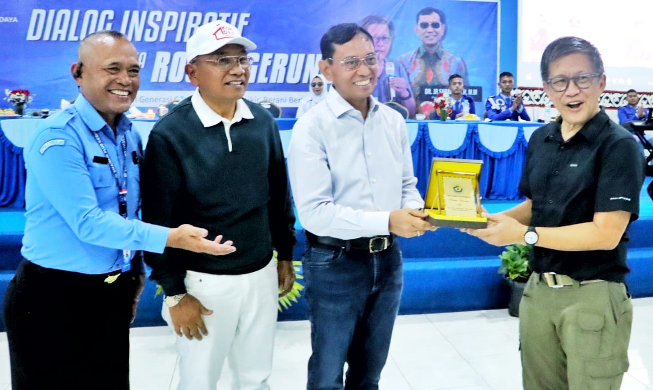 Hadiri Dialog Inspiratif di SMA Plus Efarina, Bupati Simalungun Berpesan: “Taruna Bersemangat dan Berprestasi”