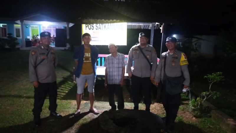 Bhabinkamtibmas Desa Sei Siur Laksanakan Patroli Malam dan Sambang Warga di Pos Kamling