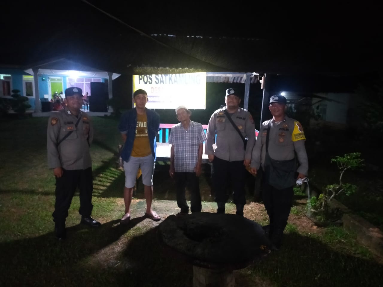 Bhabinkamtibmas Desa Sei Siur Laksanakan Patroli Malam dan Sambang Warga di Pos Kamling