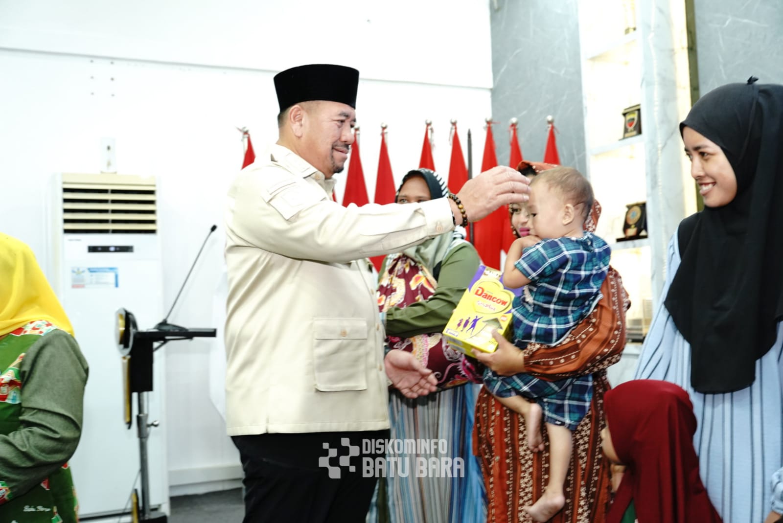 Bupati Batu Bara Beri Dukungan Langsung Untuk Anak Stunting Lewat Pemberian Makanan Tambahan
