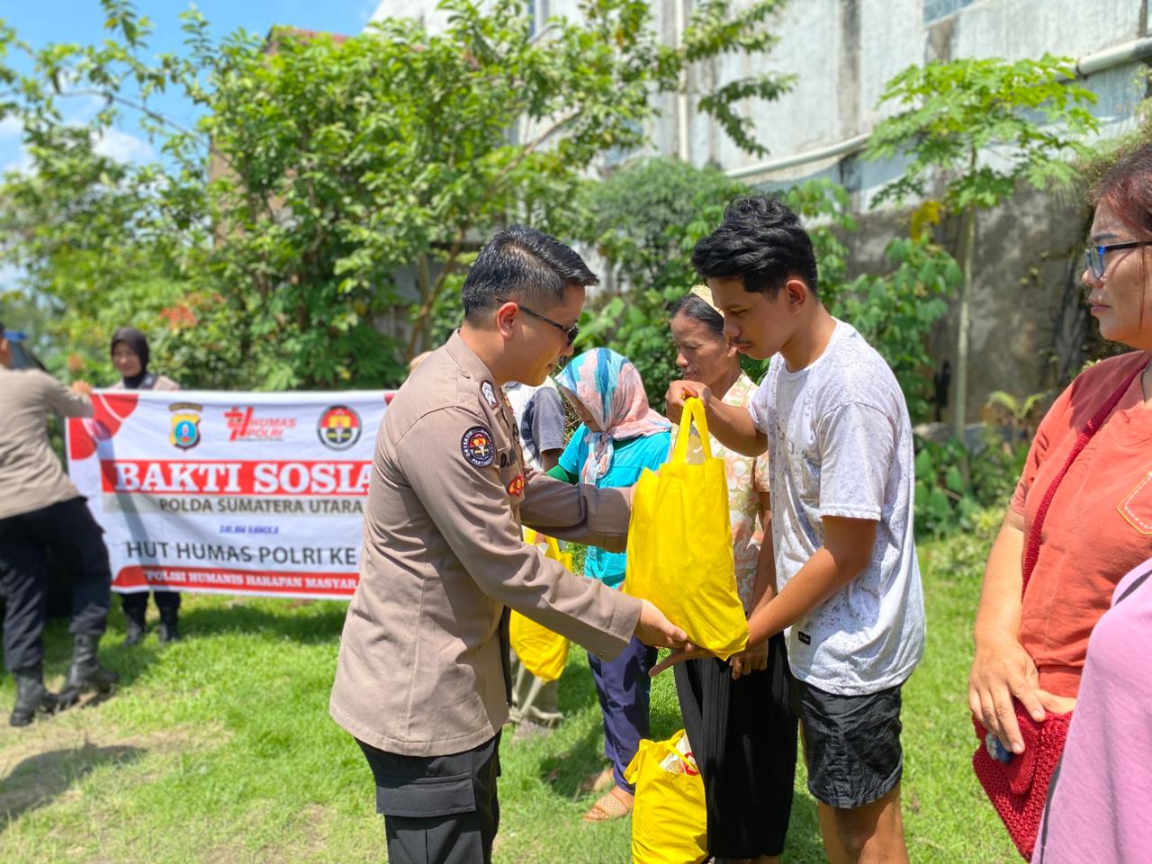 Bidhumas Polda Sumut Laksanakan Baksos Sambut HUT Humas Polri Ke-74, Wujud Kepedulian untuk Sesama