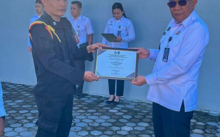 Kalapas Rantauprapat Apresiasi Kinerja Pegawai Berprestasi Melalui Pemberian Penghargaan