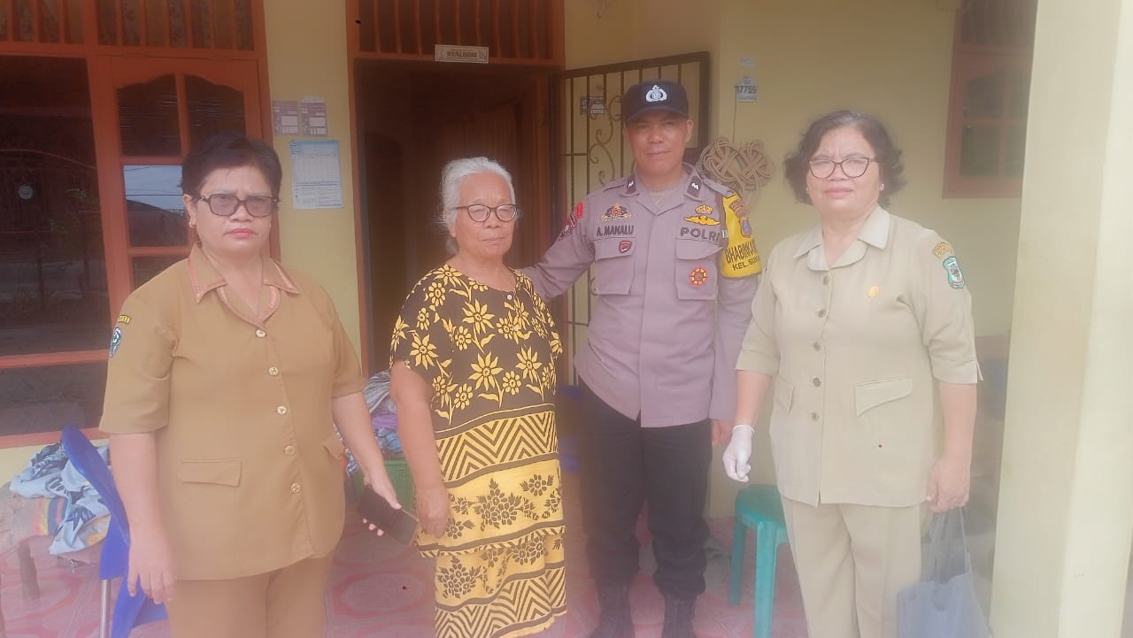Bhabinkamtibmas Polsek Siantar Marihat bersama Dinas Kesehatan Pematangsiantar Monitoring Lansia Resiko Tinggi